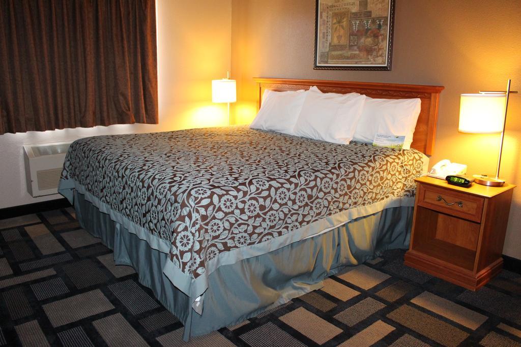 Days Inn By Wyndham Watertown Quarto foto