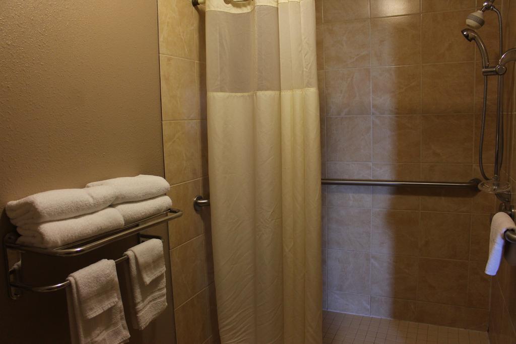 Days Inn By Wyndham Watertown Quarto foto