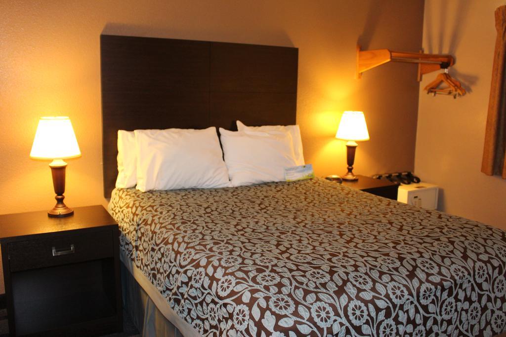 Days Inn By Wyndham Watertown Quarto foto